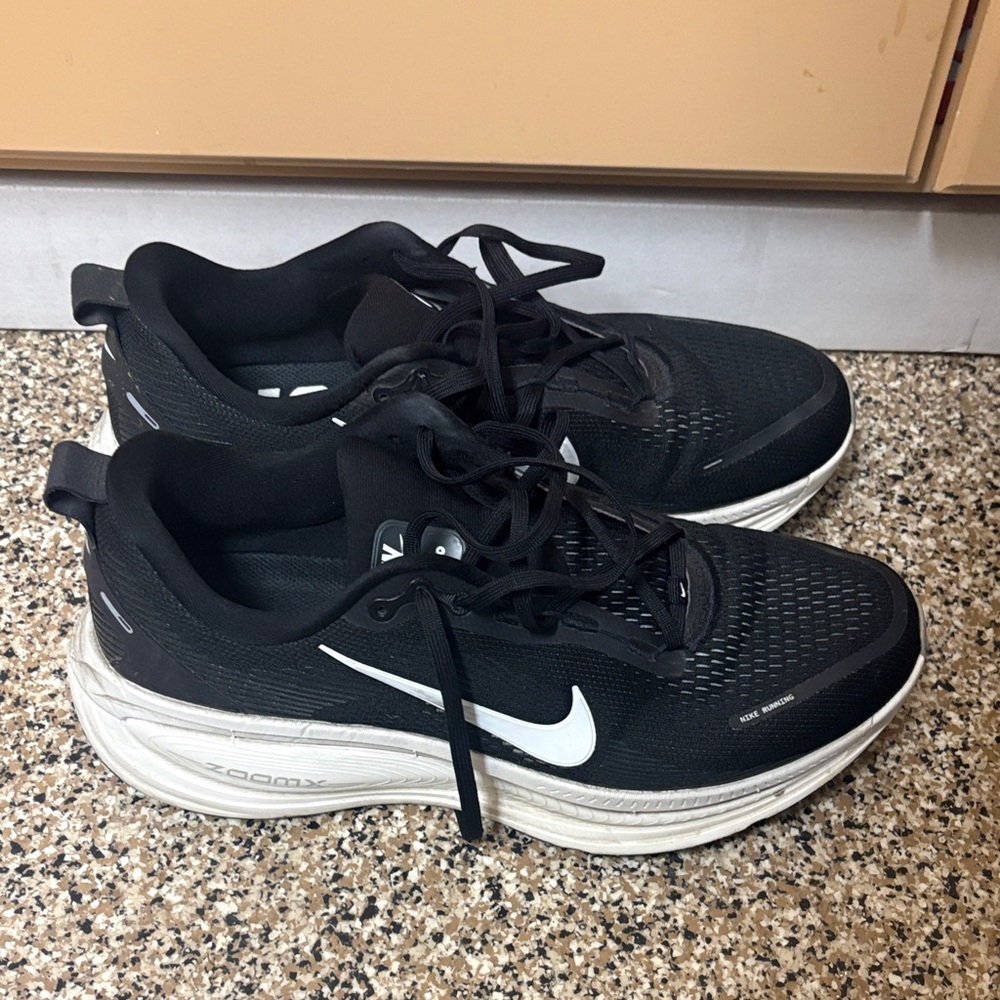 Mens Nike Vomero 18 - Size 12 - used